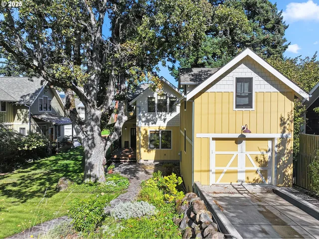 $895,000 | 1806 Columbia Street, Hood River, OR 97031