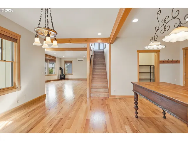 $889,000 | 1806 Columbia Street, Hood River, OR 97031