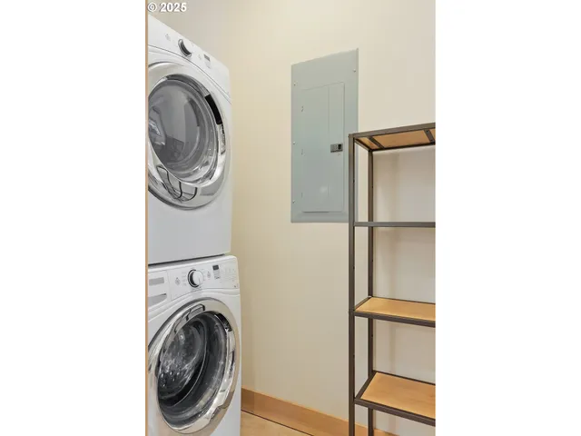 $895,000 | 1806 Columbia Street, Hood River, OR 97031