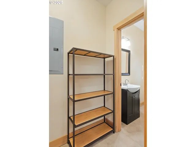 $889,000 | 1806 Columbia Street, Hood River, OR 97031