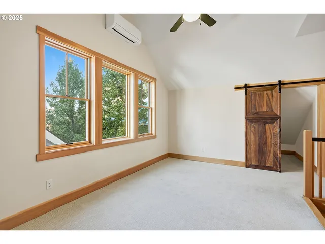 $895,000 | 1806 Columbia Street, Hood River, OR 97031