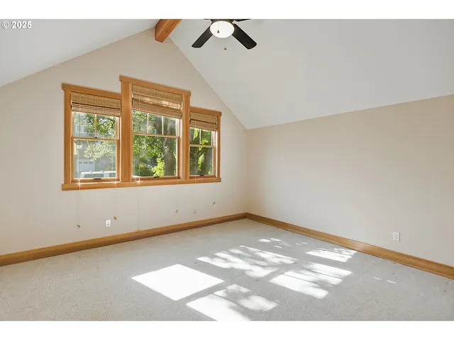 $895,000 | 1806 Columbia Street, Hood River, OR 97031