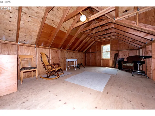 $895,000 | 1806 Columbia Street, Hood River, OR 97031