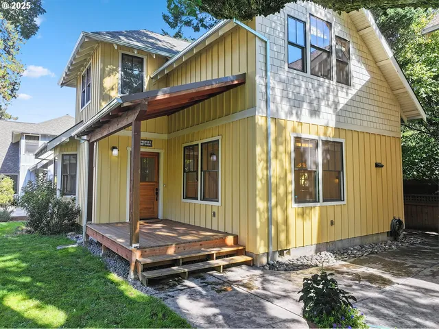 $889,000 | 1806 Columbia Street, Hood River, OR 97031