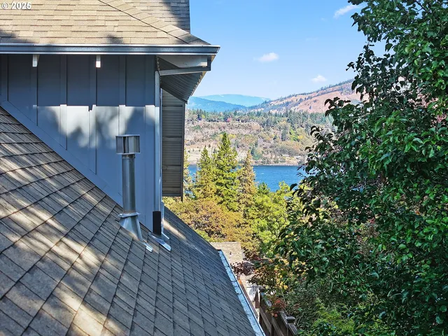 $889,000 | 1806 Columbia Street, Hood River, OR 97031