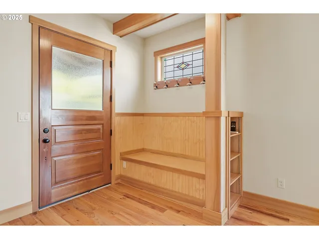 $889,000 | 1806 Columbia Street, Hood River, OR 97031