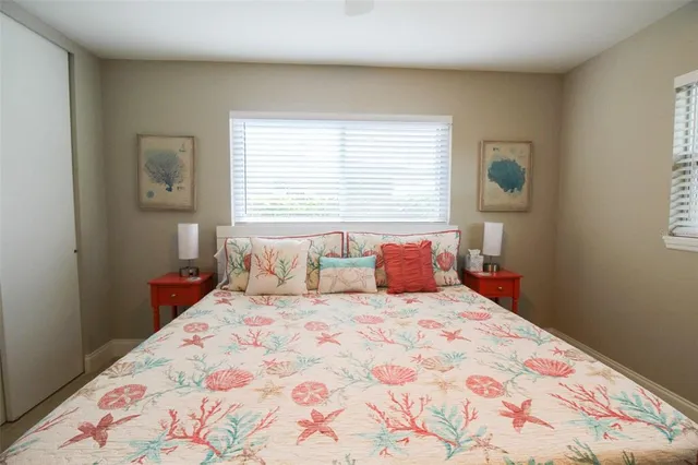 $4,562 | 5005 Bee Ridge Road, Sarasota, FL 34233