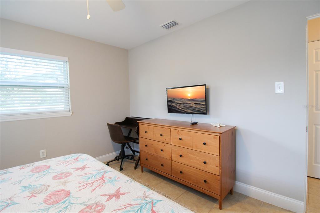 5005 Bee Ridge Road Sarasota, FL 34233 - Photo 16 of 40