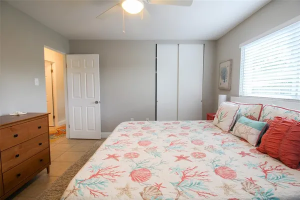 $4,562 | 5005 Bee Ridge Road, Sarasota, FL 34233