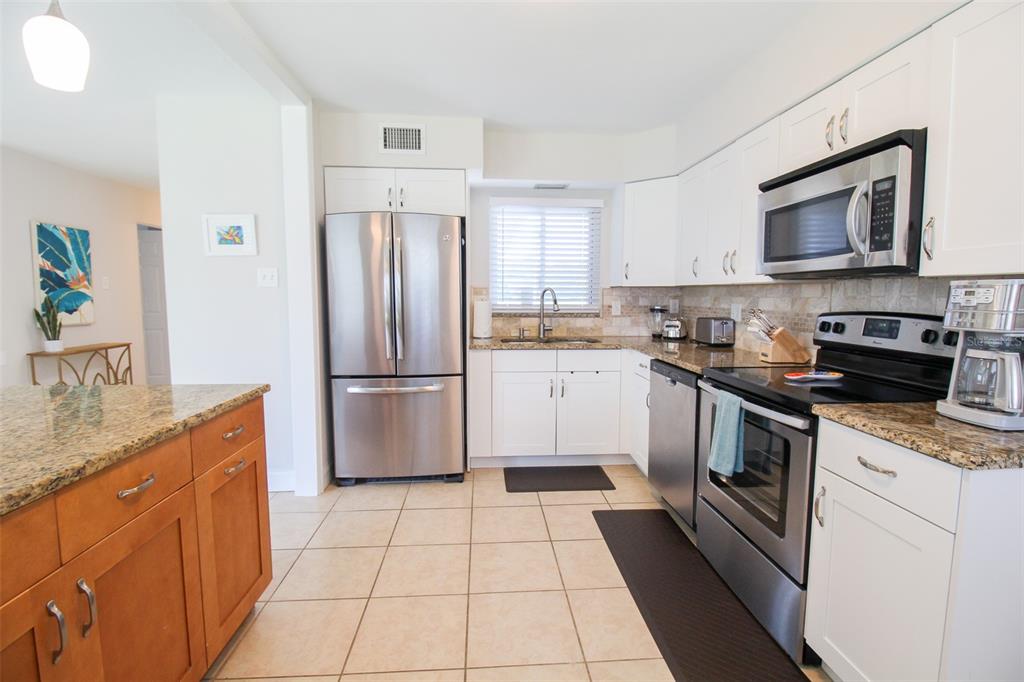 5005 Bee Ridge Road Sarasota, FL 34233 - Photo 28 of 40