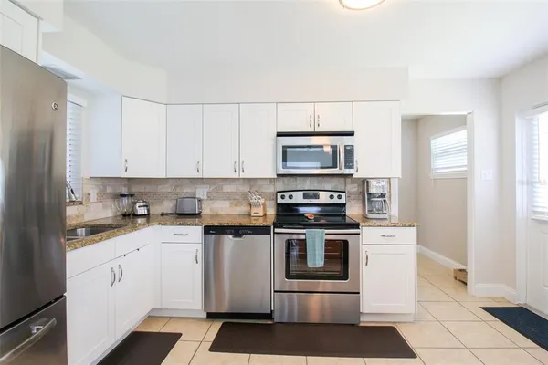 $4,562 | 5005 Bee Ridge Road, Sarasota, FL 34233