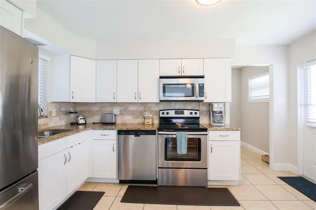 $4,562 | 5005 Bee Ridge Road, Sarasota, FL 34233