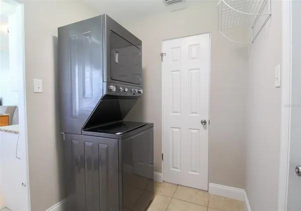 $4,562 | 5005 Bee Ridge Road, Sarasota, FL 34233