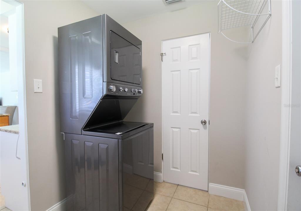 5005 Bee Ridge Road Sarasota, FL 34233 - Photo 32 of 40