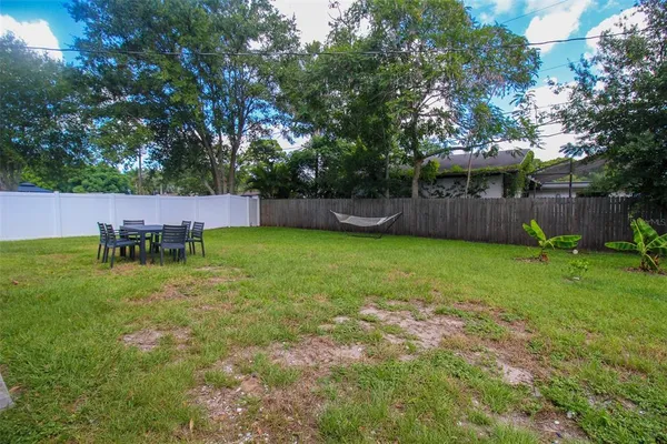 $4,562 | 5005 Bee Ridge Road, Sarasota, FL 34233