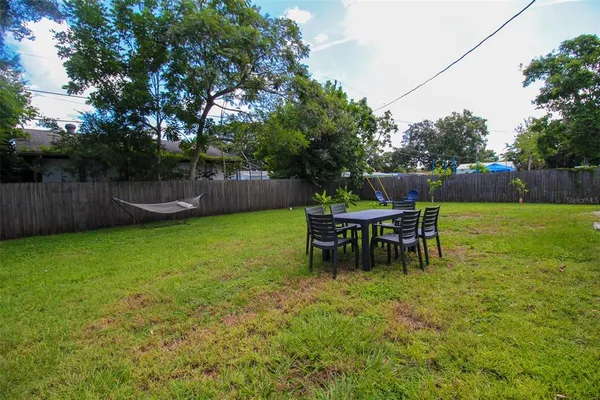$4,562 | 5005 Bee Ridge Road, Sarasota, FL 34233