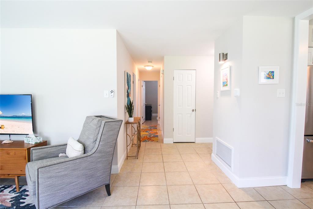 5005 Bee Ridge Road Sarasota, FL 34233 - Photo 5 of 40