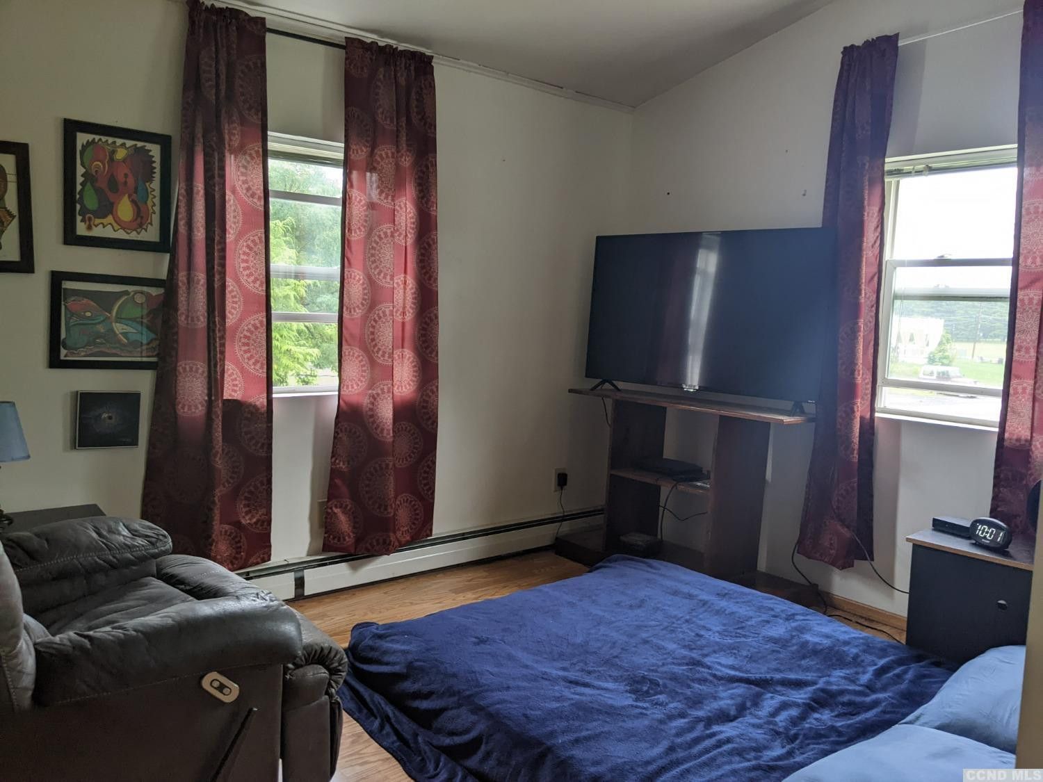 29 Stahle Road East Durham, NY 12423 - Photo 2 of 6 a bedroom with a bed and a television