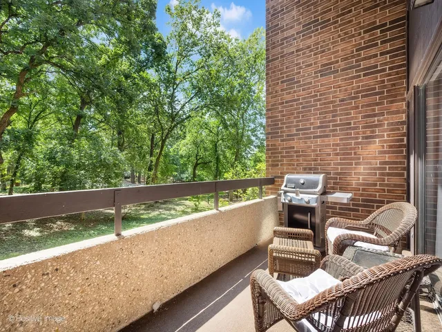 $525,000 | 1409 Burr Oak Road, Unit 112A, Hinsdale, IL 60521
