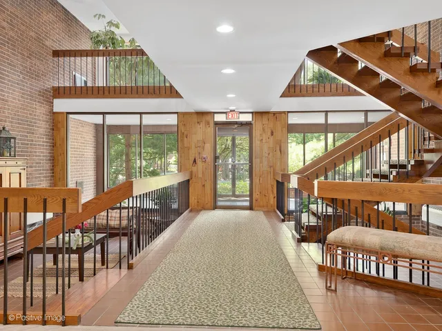 $525,000 | 1409 Burr Oak Road, Unit 112A, Hinsdale, IL 60521