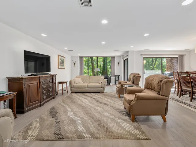 $525,000 | 1409 Burr Oak Road, Unit 112A, Hinsdale, IL 60521