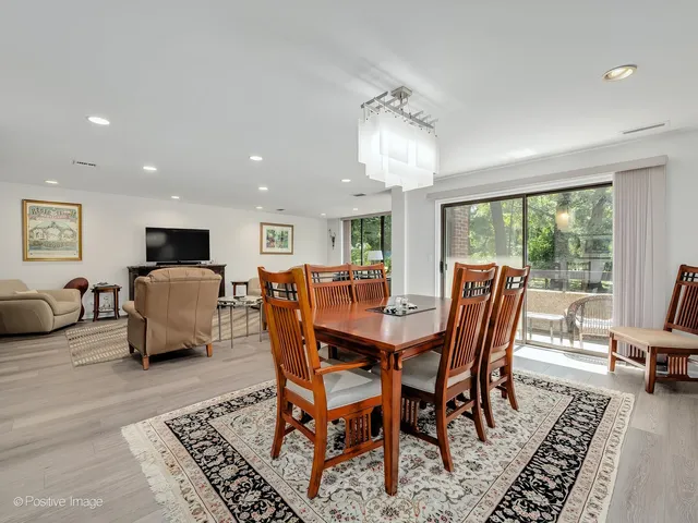 $525,000 | 1409 Burr Oak Road, Unit 112A, Hinsdale, IL 60521