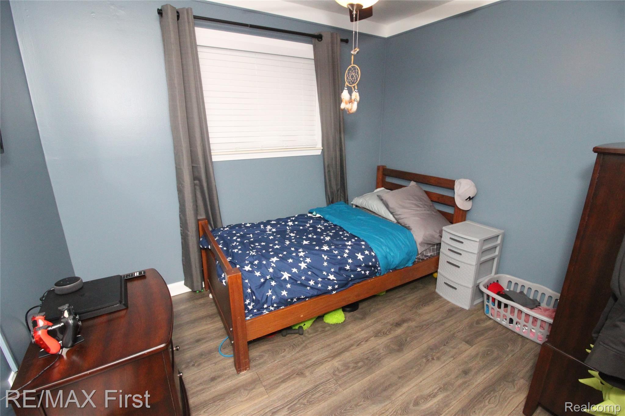 9021 Rackham Street Taylor, MI 48180 - Photo 33 of 34 IMG_6952.JPG