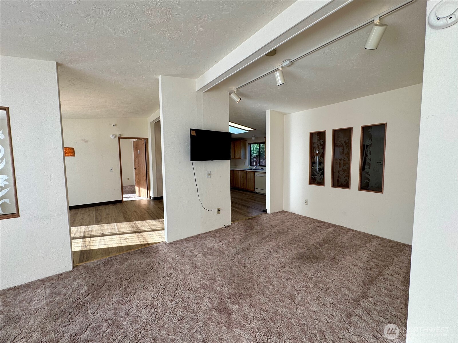 120 Fircrest Drive Sequim, WA 98382 - Photo 6 of 32 a view of entryway with kitchen