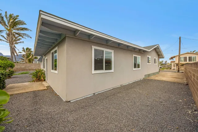 a black and white photo of a living room