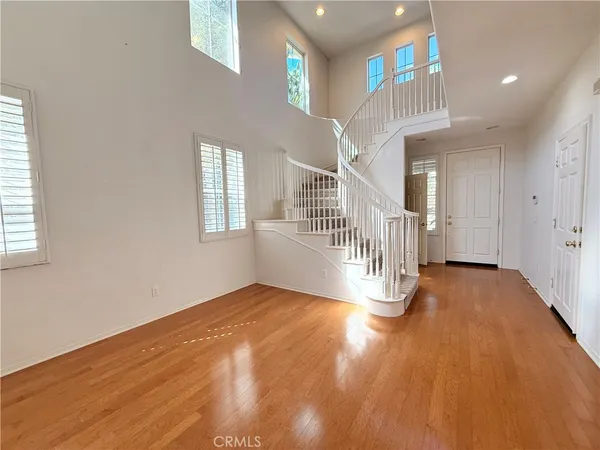 $4,800 | 19988 Via Joyce Drive, Saugus, CA 91350