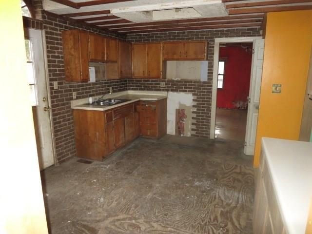 61 Aiken Rd Extension McKees Rocks, PA 15136 - Photo 5 of 6