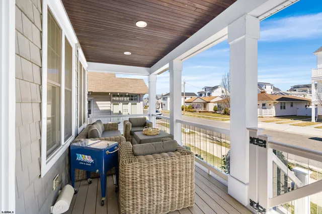 a very nice looking room with many windows