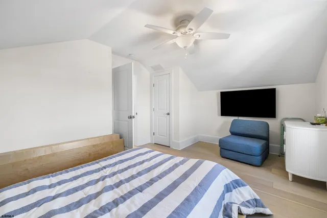 a view of a small house with backyard of house