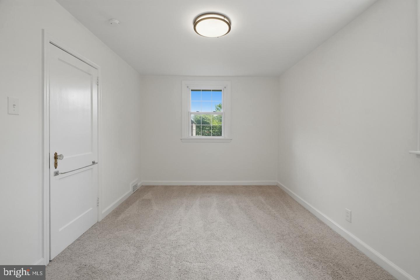 800 Pleasant Hill Road Wallingford, PA 19086 - Photo 20 of 33 Bright and airy blank canvas room.