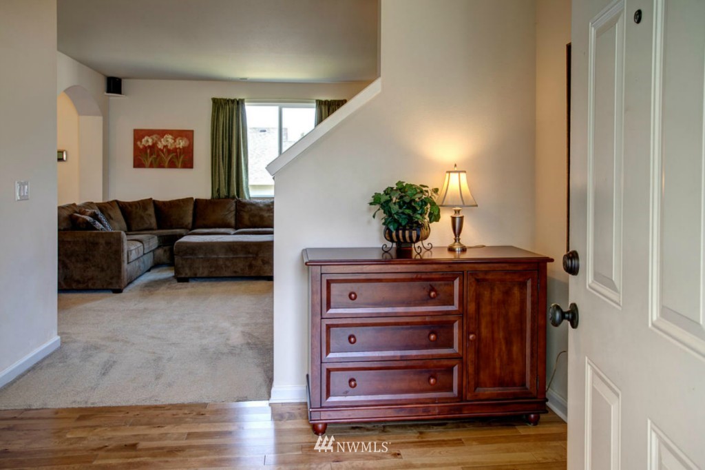 575 Graham Avenue Northeast Renton, WA 98059 - Photo 2 of 23