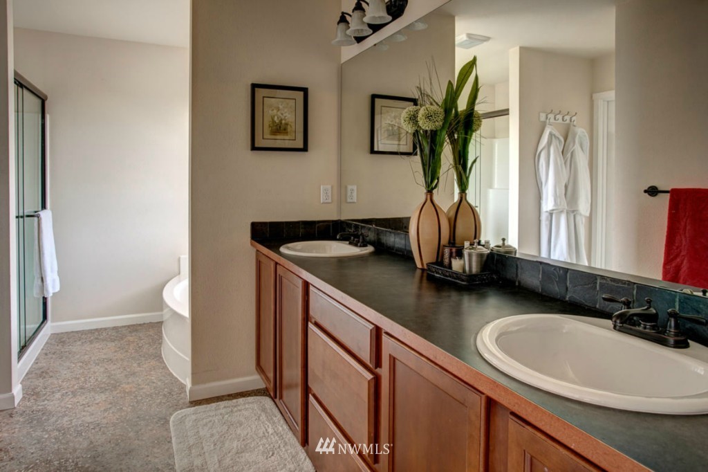 575 Graham Avenue Northeast Renton, WA 98059 - Photo 15 of 23