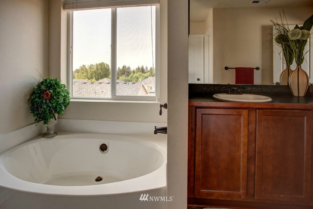 575 Graham Avenue Northeast Renton, WA 98059 - Photo 16 of 23