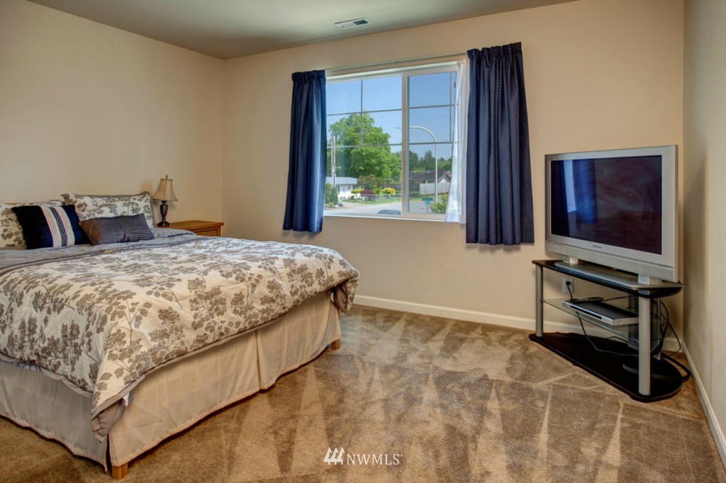 575 Graham Avenue Northeast Renton, WA 98059 - Photo 19 of 23