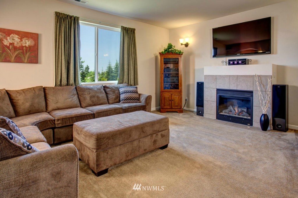 575 Graham Avenue Northeast Renton, WA 98059 - Photo 3 of 23