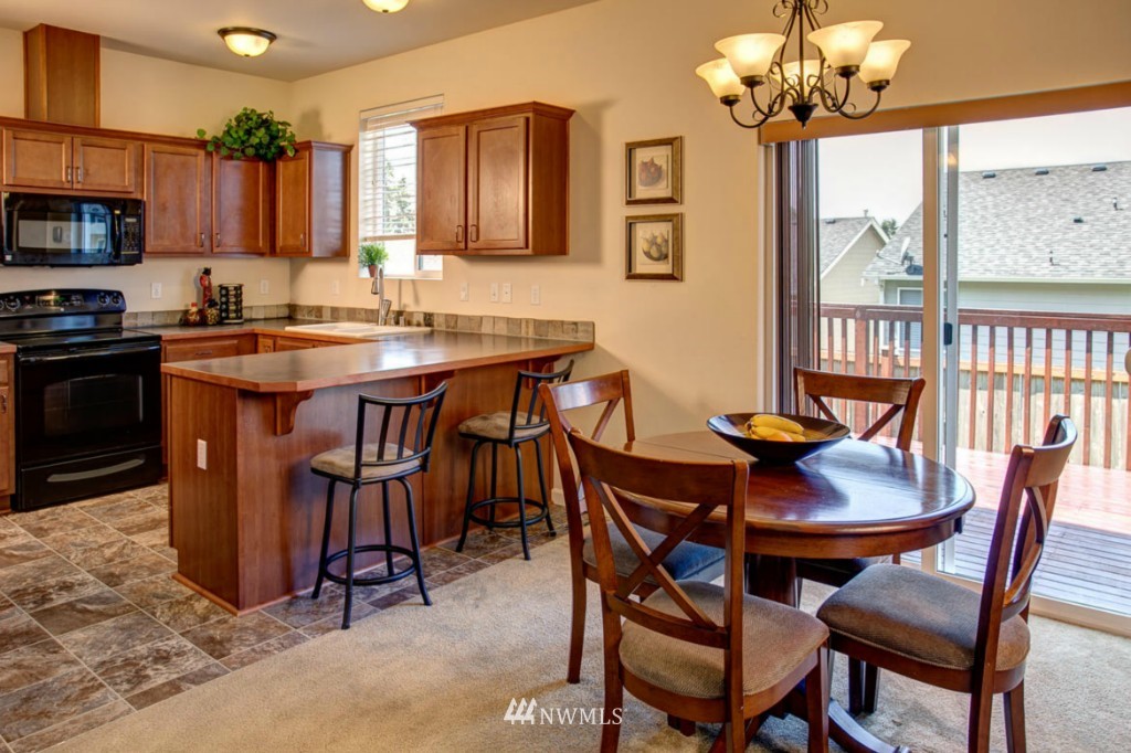 575 Graham Avenue Northeast Renton, WA 98059 - Photo 5 of 23