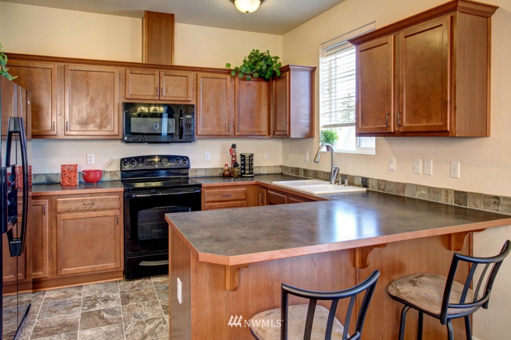 575 Graham Avenue Northeast Renton, WA 98059 - Photo 6 of 23
