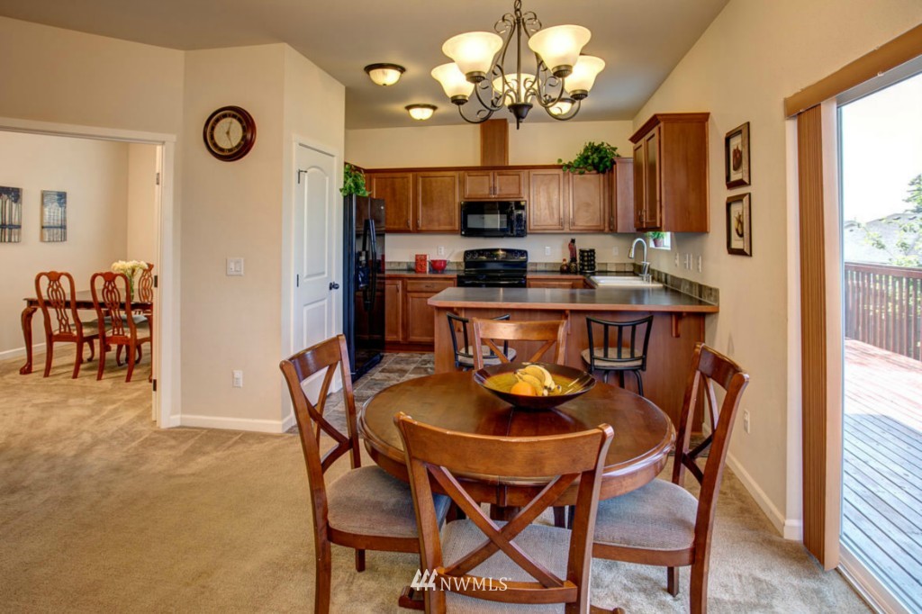 575 Graham Avenue Northeast Renton, WA 98059 - Photo 7 of 23