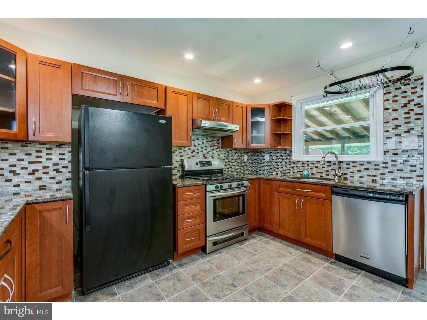 924 Bentley Road Lindenwold, NJ 08021 - Photo 7 of 19