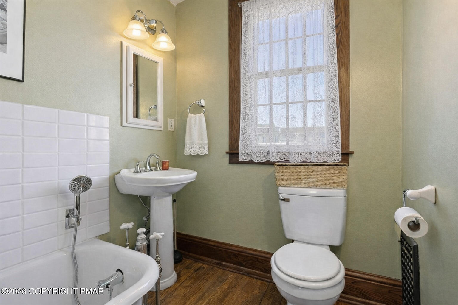 204 Lake Road Swiftwater, PA 18370 - Photo 21 of 76 Bath