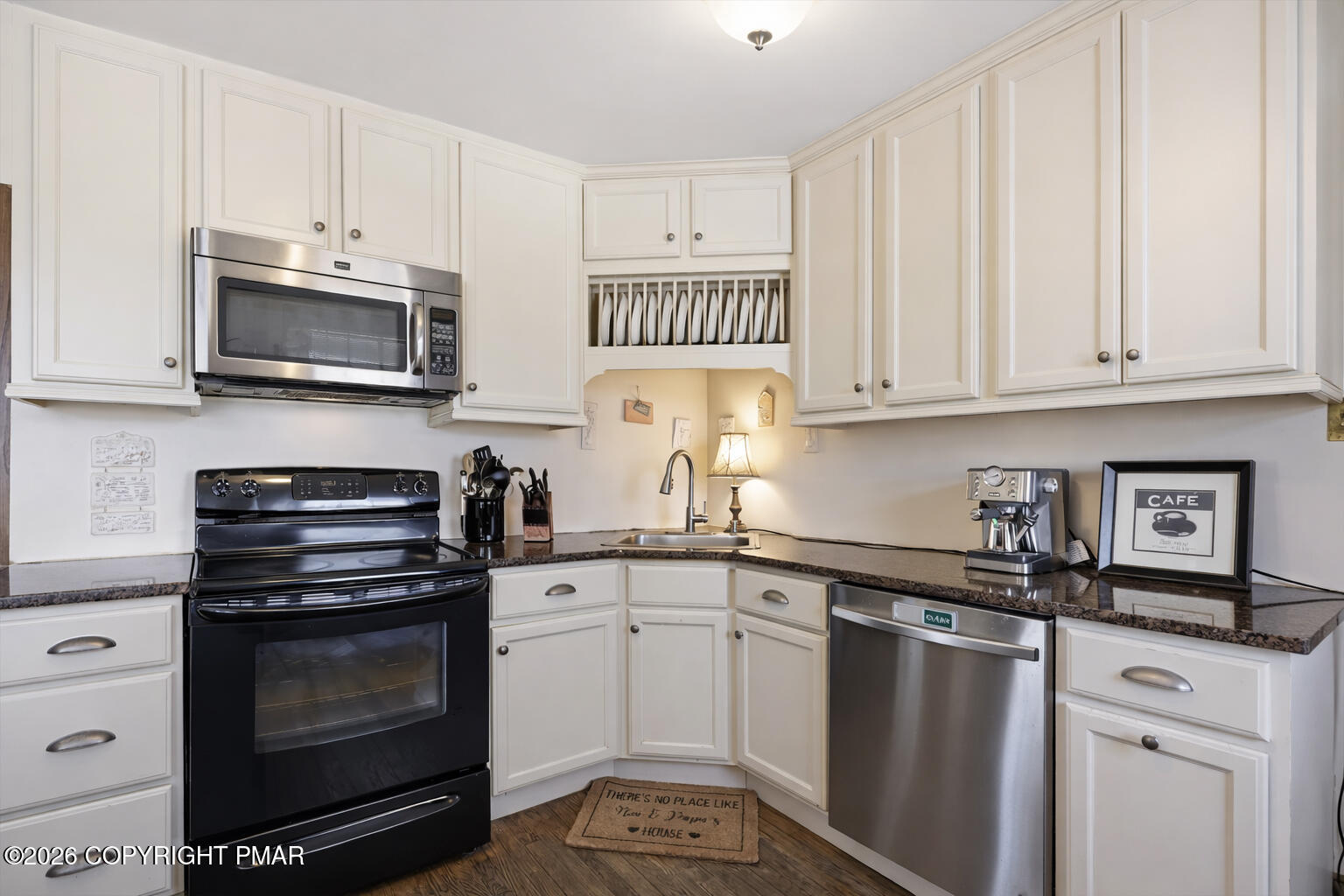 204 Lake Road Swiftwater, PA 18370 - Photo 26 of 76 Kitchen 2