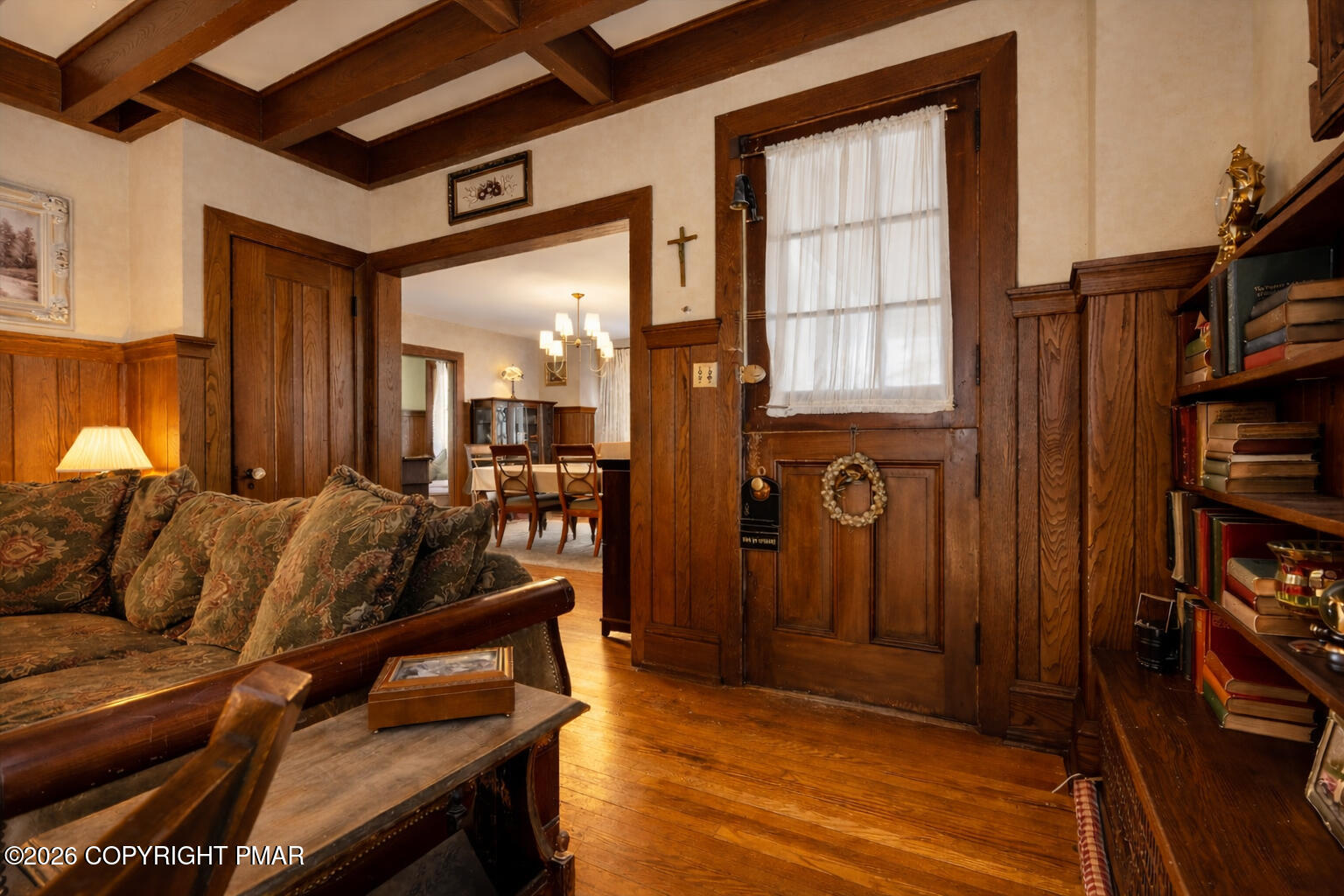 204 Lake Road Swiftwater, PA 18370 - Photo 5 of 76 Living Room Cliffdale (1)
