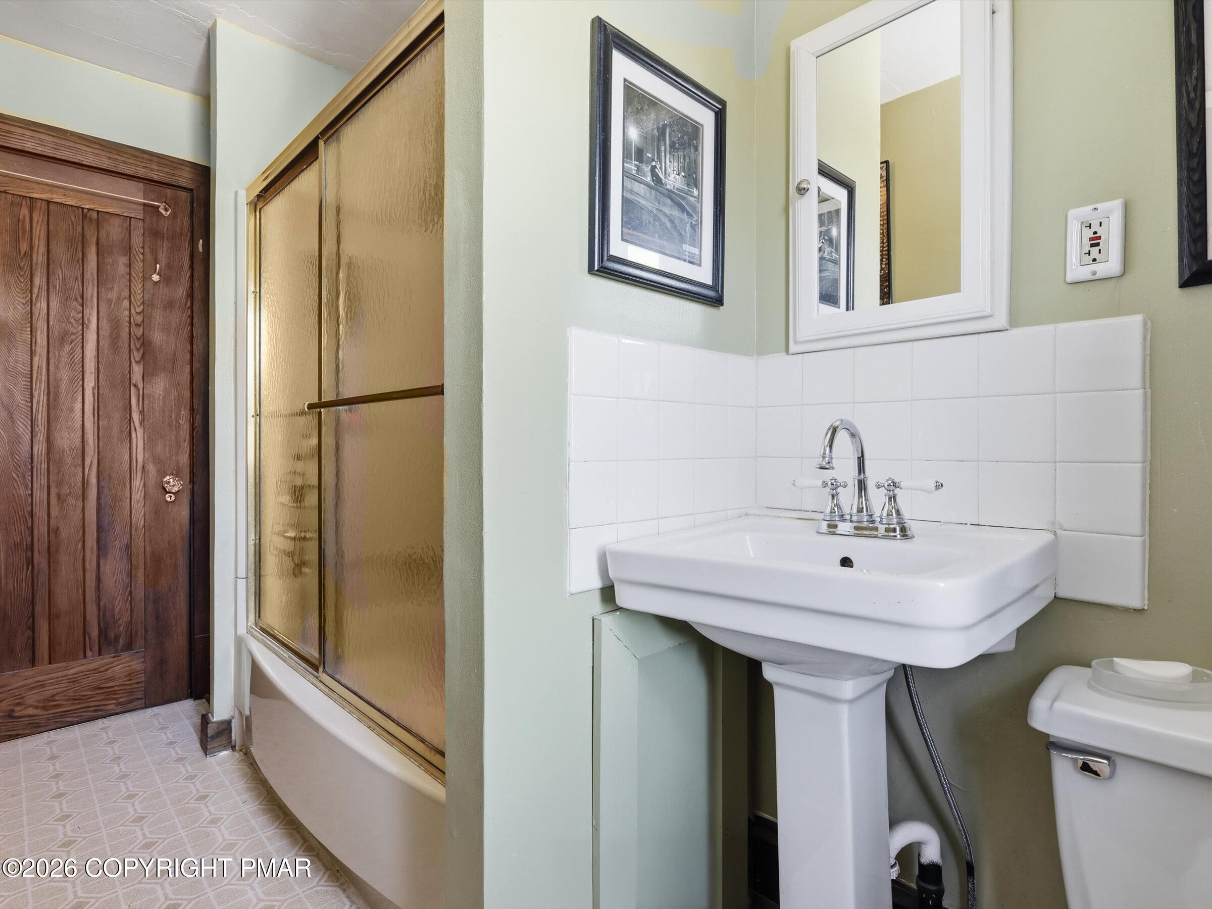 204 Lake Road Swiftwater, PA 18370 - Photo 54 of 76 Upstairs Bath (1)