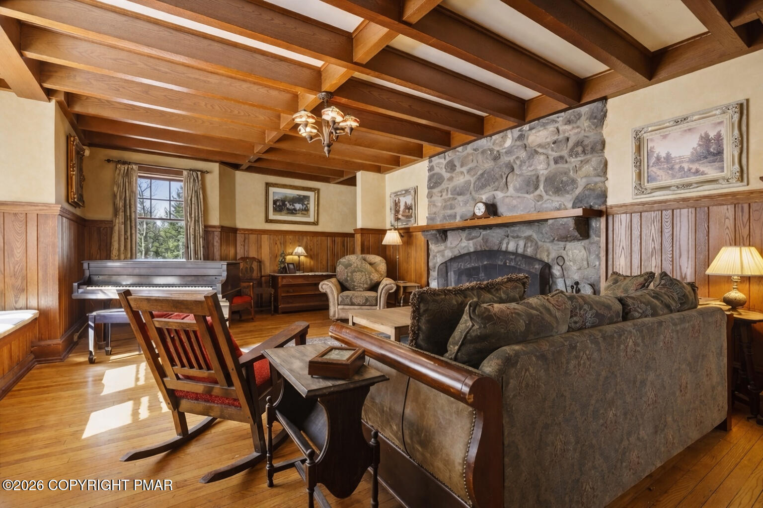 204 Lake Road Swiftwater, PA 18370 - Photo 6 of 76 Living Room Cliffdale (6)