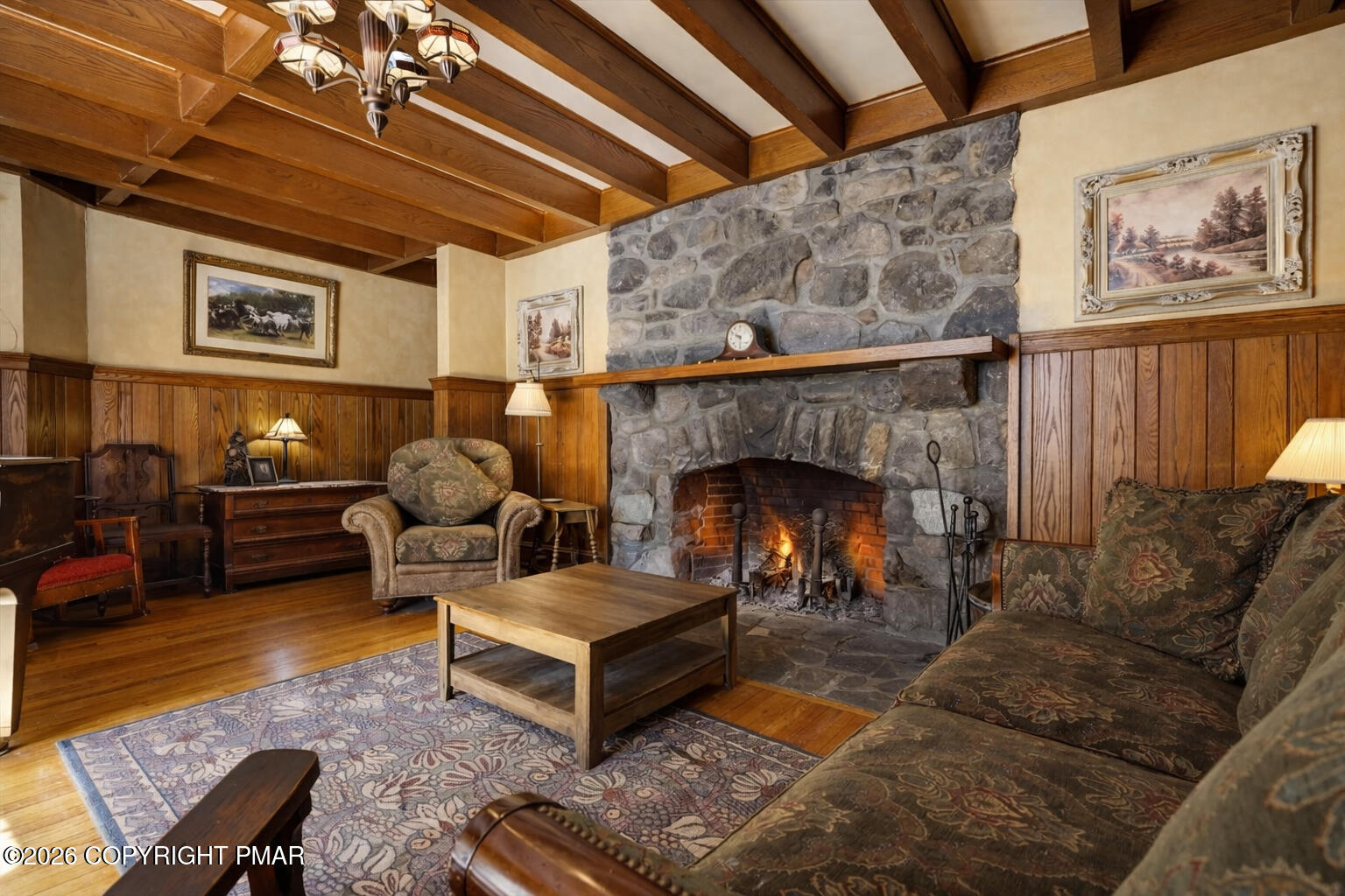 204 Lake Road Swiftwater, PA 18370 - Photo 7 of 76 Living Room Cliffdale (5)