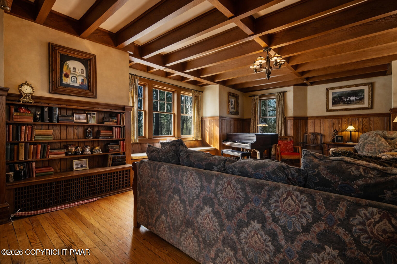 204 Lake Road Swiftwater, PA 18370 - Photo 10 of 76 Living Room Cliffdale (2)